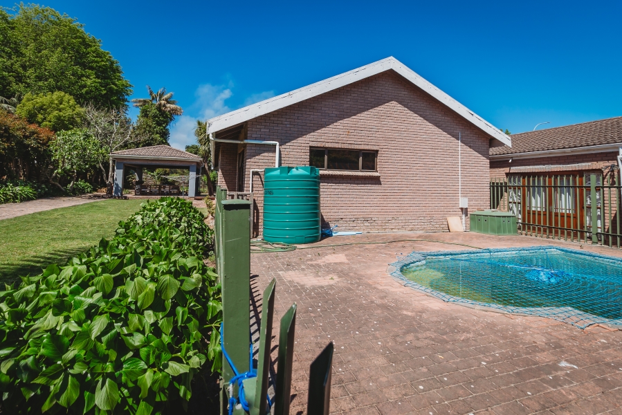 5 Bedroom Property for Sale in Heatherlands Western Cape